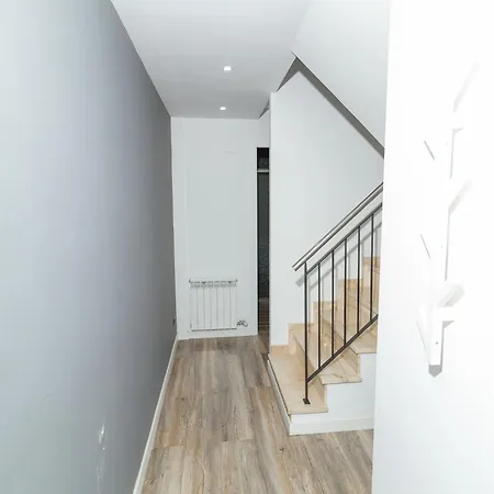 Duplex In Near Sandy Apartment *